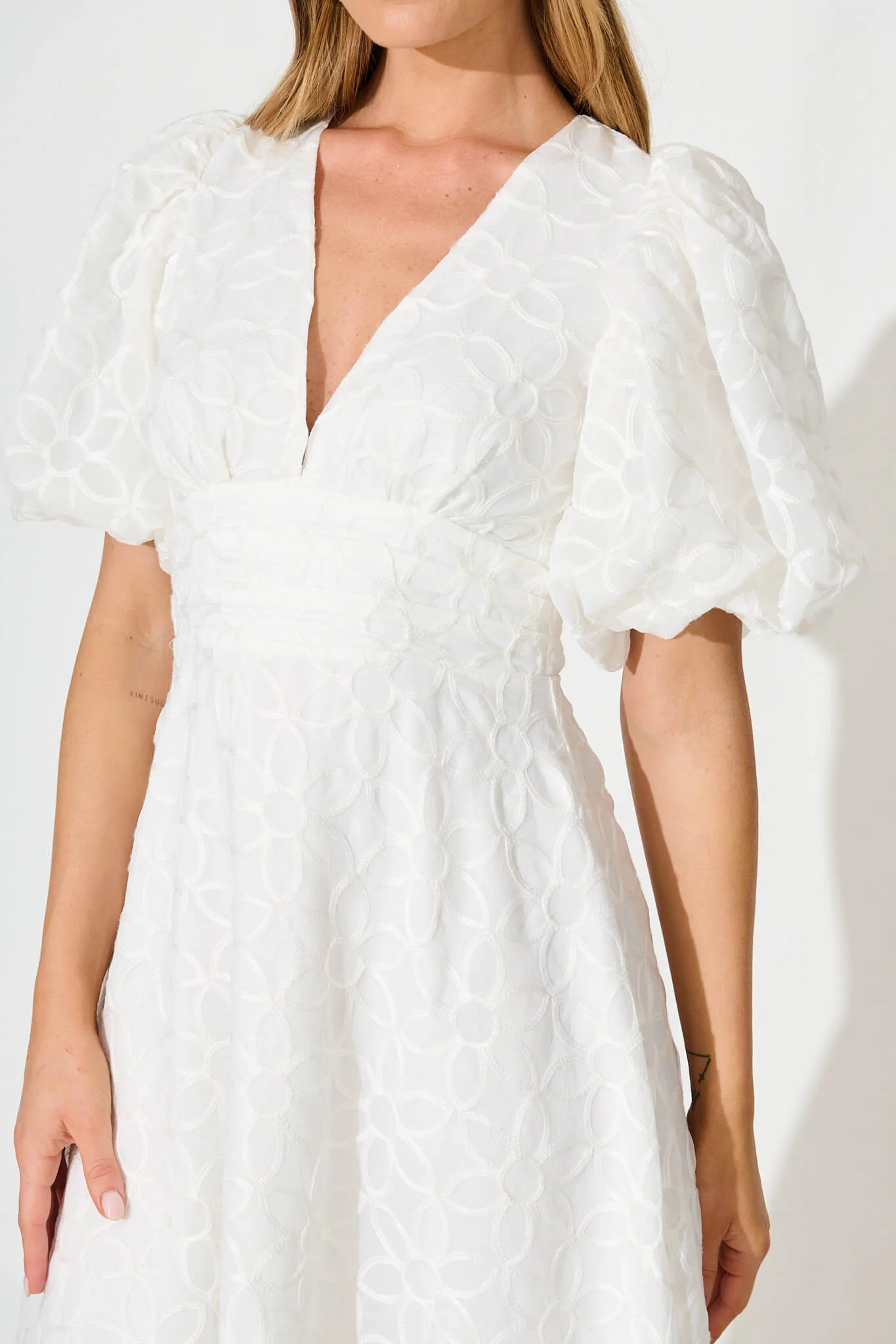 Countess Maxi Dress In White Embroidered Organza - Image 5