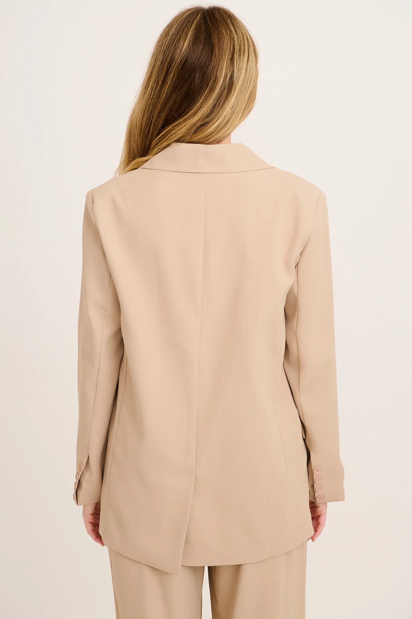 Elegant Edge Blazer in Taupe - Image 4